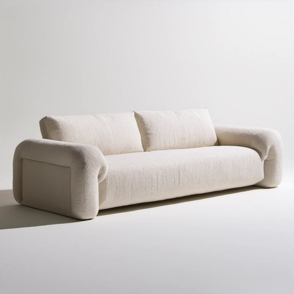 Kremowa sofa trzyosobowa z tkaniny bouclé 230 x 98 x 75 cm